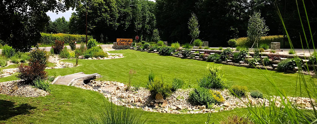 espace montagnard et rivière sèche